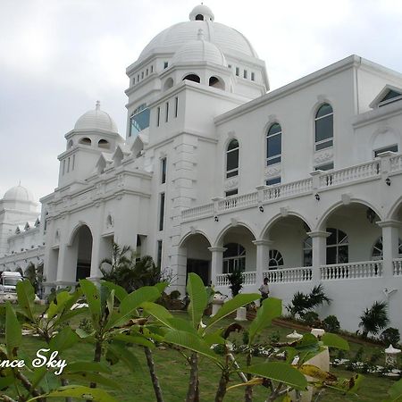 Отель Empire Pacific Castle Yangmei Экстерьер фото