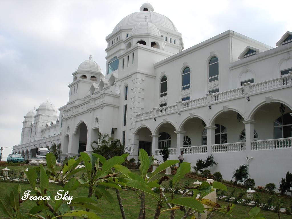 Отель Empire Pacific Castle Yangmei Экстерьер фото
